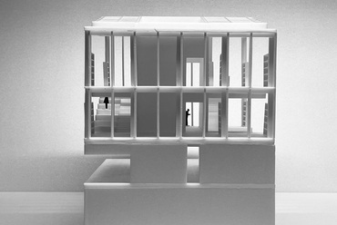 A könyvtárépületről készült makett. Helyszínrajz. Gereben Marián Építészek: BGE Egyetem Könyvtár és UniZone.

